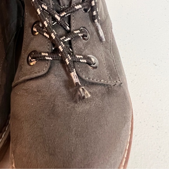 Austin Trading Co. Gray Faux Suede Ankle Boots Lace Up Rubber Sole Women Size 9M - Picture 5 of 13